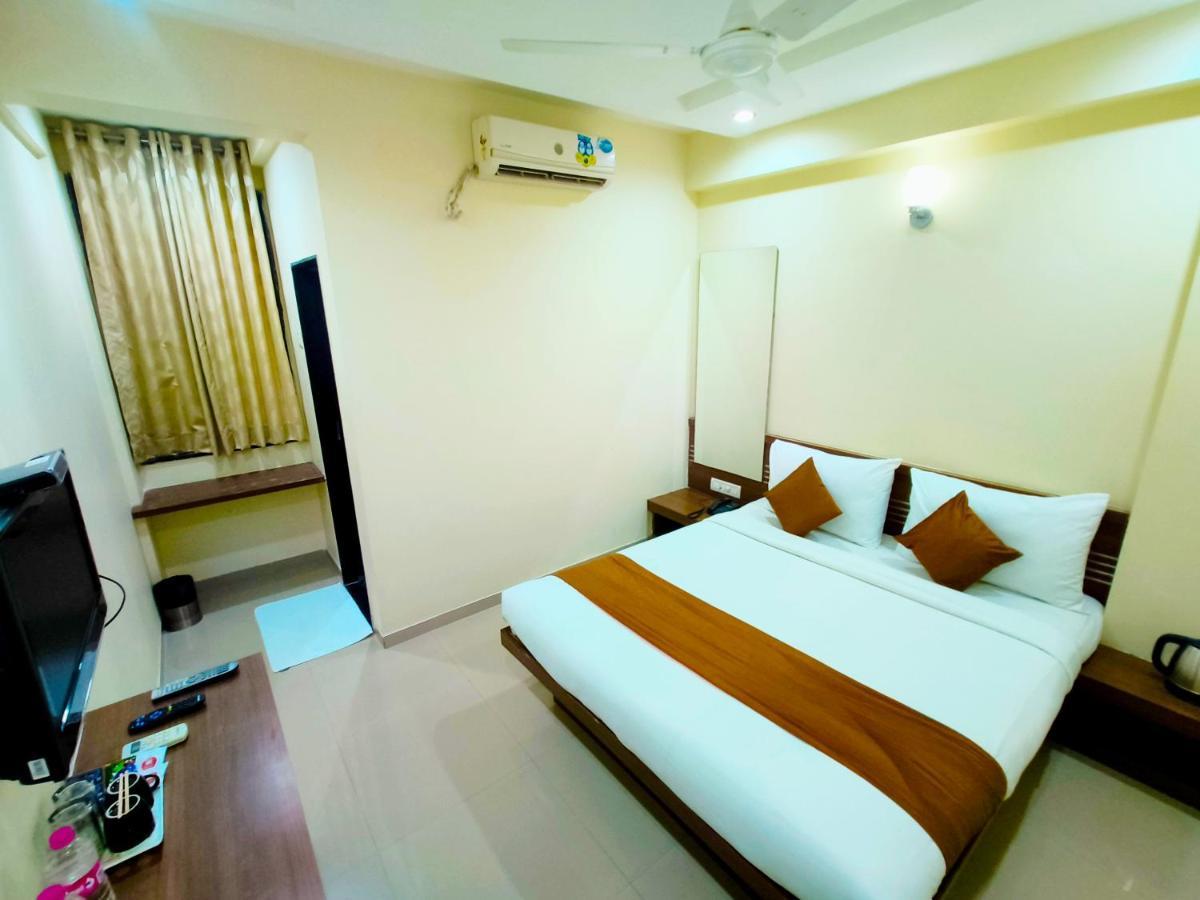 Hotel Sai Srushti By Neem Square Shirdi Esterno foto