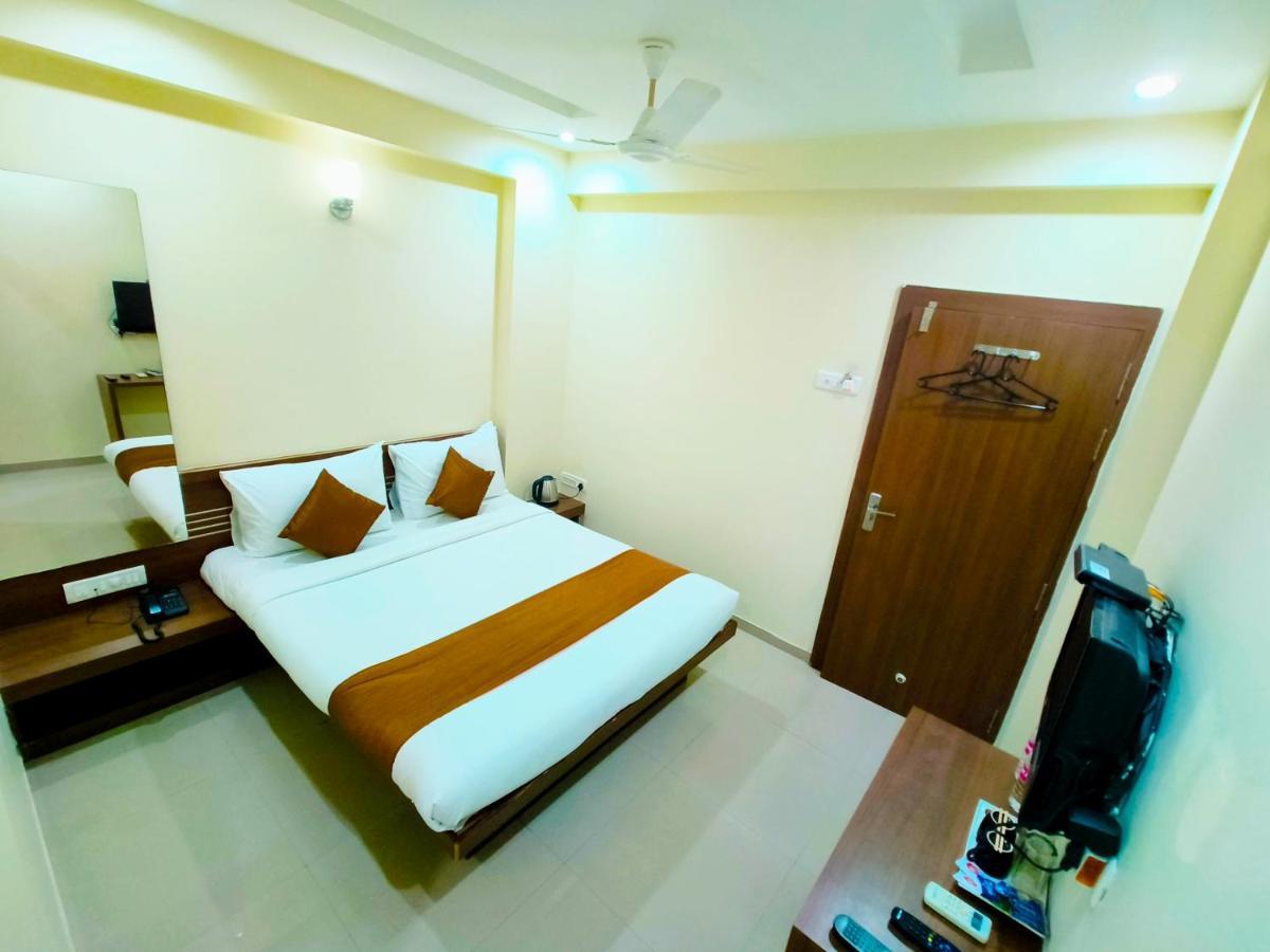 Hotel Sai Srushti By Neem Square Shirdi Esterno foto