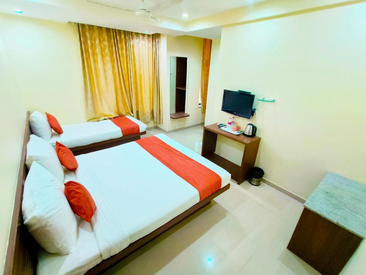 Hotel Sai Srushti By Neem Square Shirdi Esterno foto
