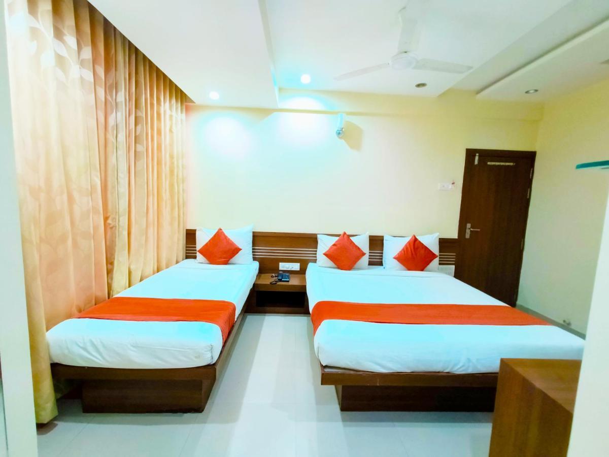 Hotel Sai Srushti By Neem Square Shirdi Esterno foto