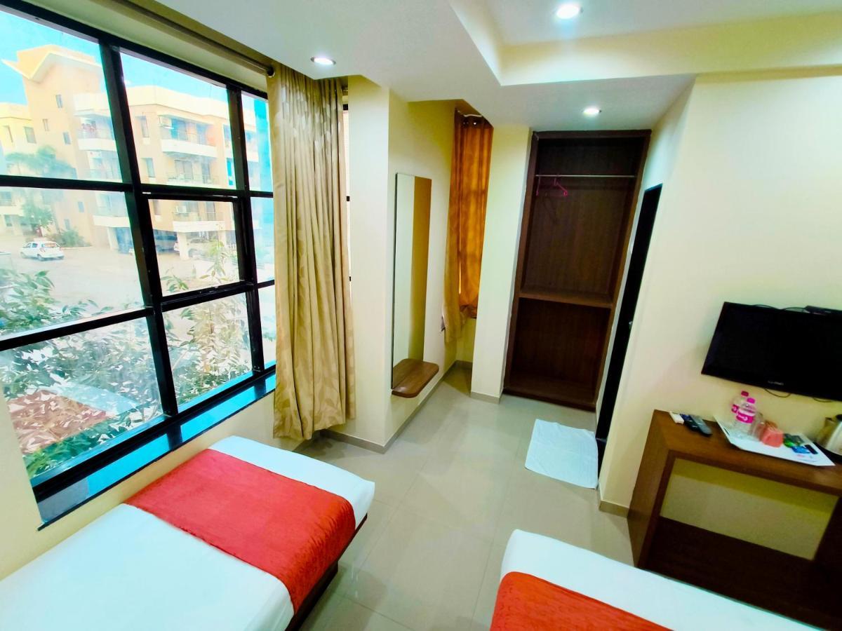 Hotel Sai Srushti By Neem Square Shirdi Esterno foto