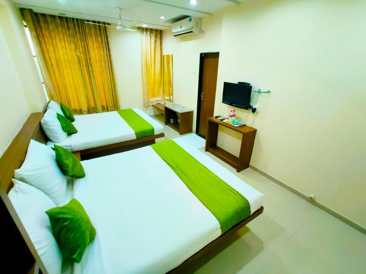 Hotel Sai Srushti By Neem Square Shirdi Esterno foto