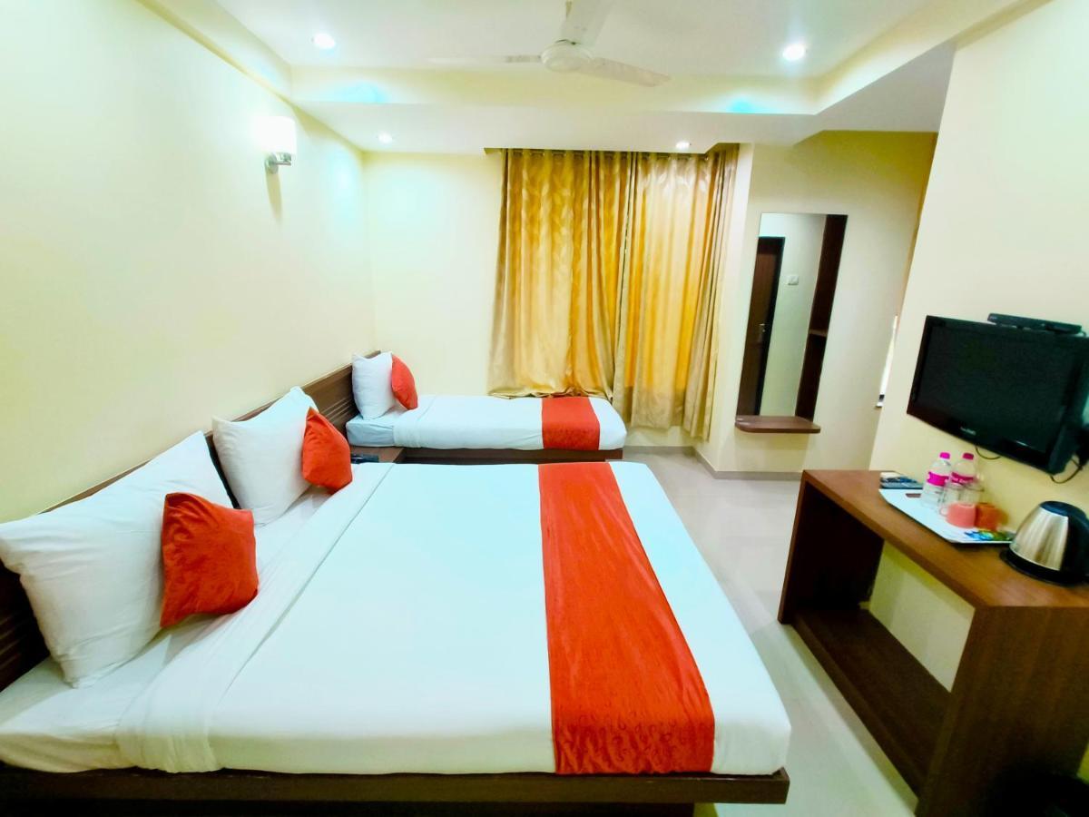 Hotel Sai Srushti By Neem Square Shirdi Esterno foto