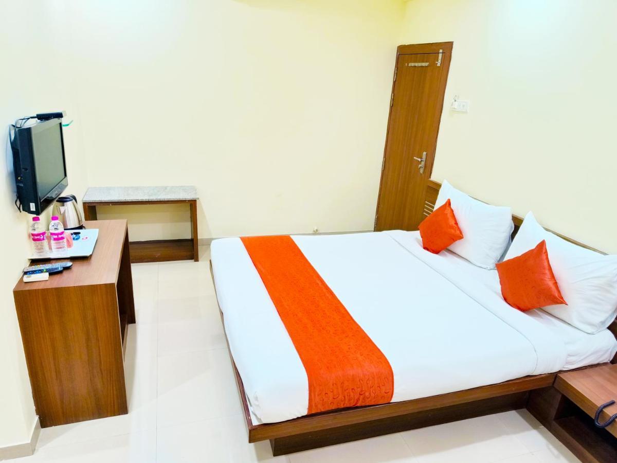 Hotel Sai Srushti By Neem Square Shirdi Esterno foto